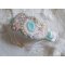 Bracelete Haute-Couture Pulseira de Renda de Hortelã bordada com cristais Swarovski, contas de vidro boémio, contas de sementes e flores de resina Lucite