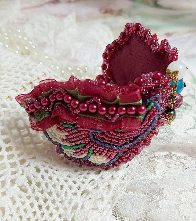 Pulseira de Outono encantadora bordada com cristais Swarovski, contas redondas de resina perolada, rendas e contas de sementes