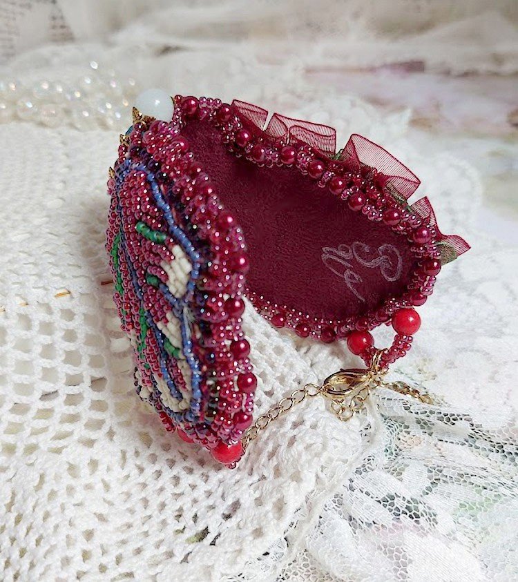 Pulseira de Outono encantadora bordada com cristais Swarovski, contas redondas de resina perolada, rendas e contas de sementes