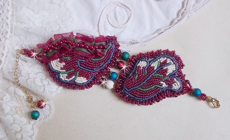 Pulseira de Outono encantadora bordada com cristais Swarovski, contas redondas de resina perolada, rendas e contas de sementes