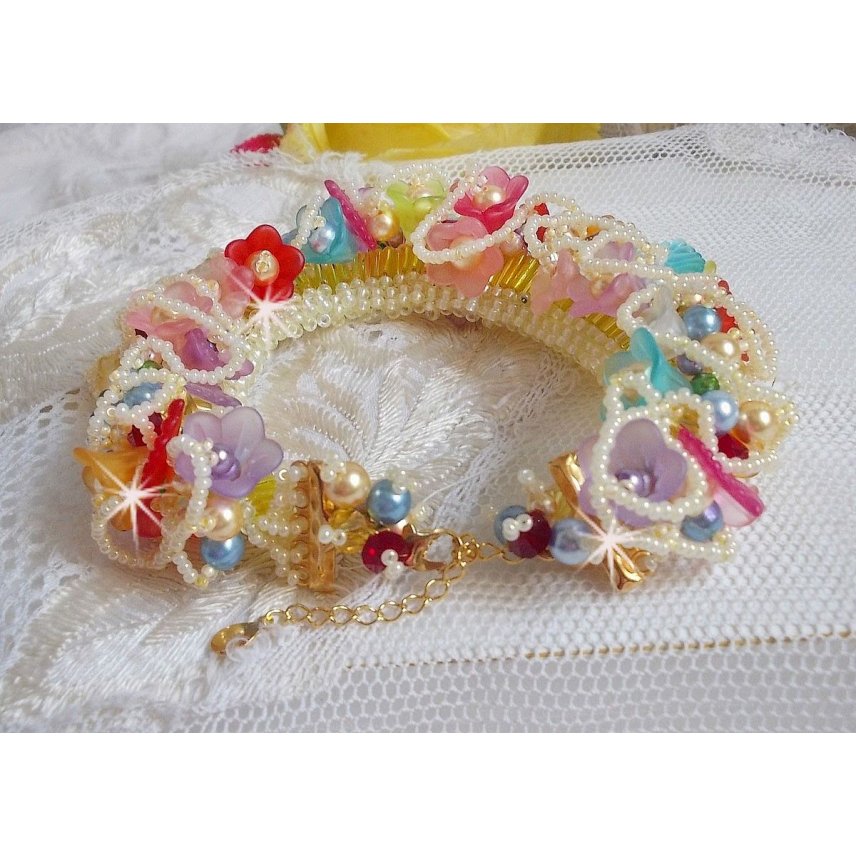 Pulseira de flores de jardim com contas Swarovski, flores foscas, fecho de 3 microns banhados a ouro