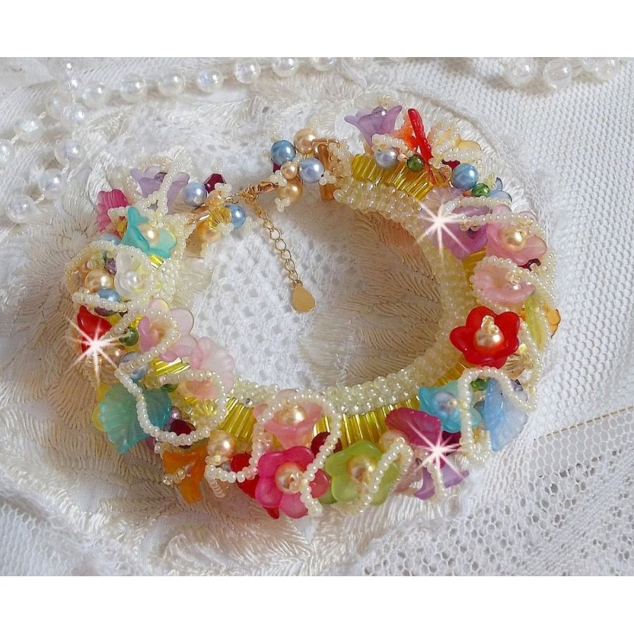 Pulseira de flores de jardim com contas Swarovski, flores foscas, fecho de 3 microns banhados a ouro