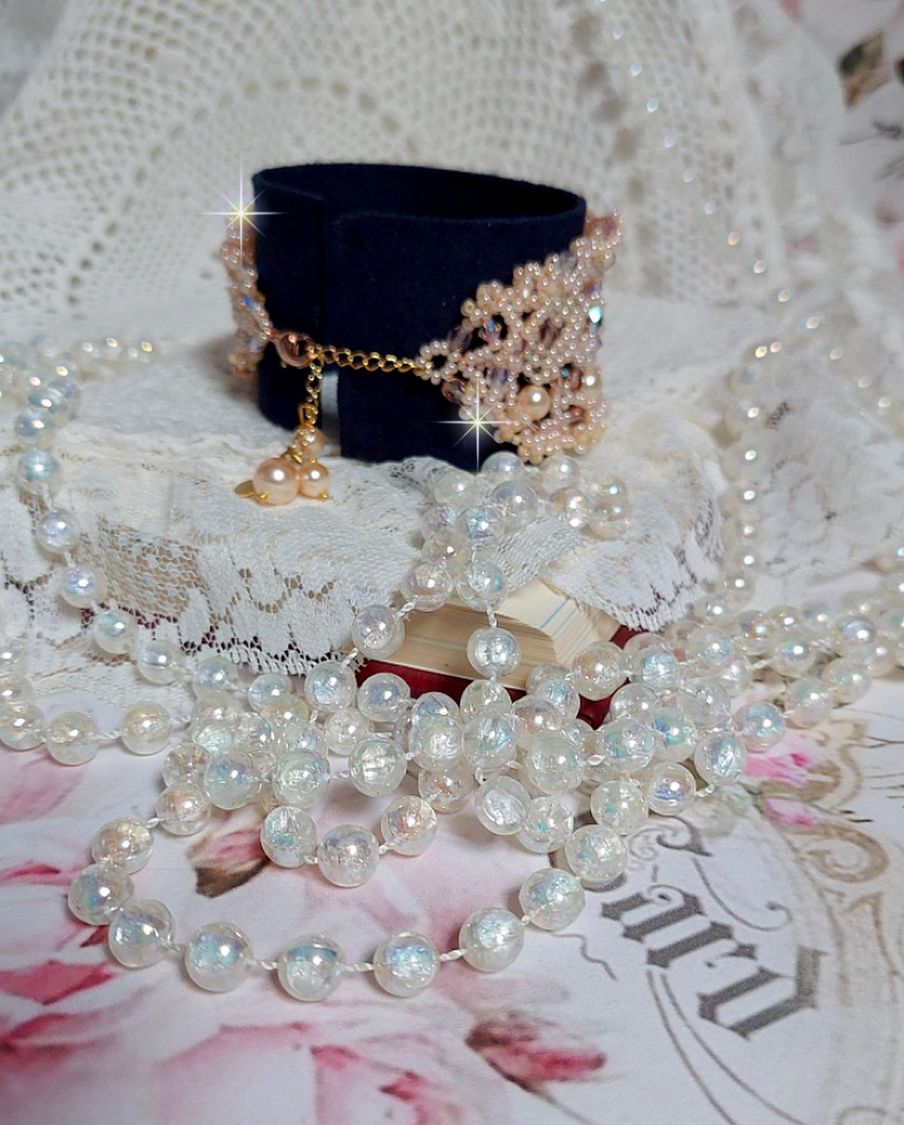 Pulseira Idylle Beauty bordada com cristais Swarovski, facetas, contas redondas, contas de sementes com um fecho e corrente dourados