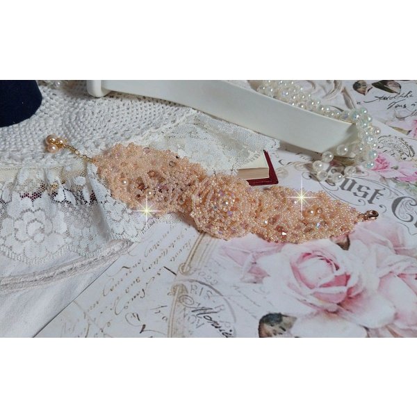 Pulseira Idylle Beauty bordada com cristais Swarovski, facetas, contas redondas, contas de sementes com um fecho e corrente dourados