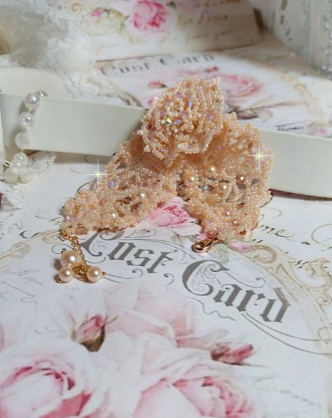 Pulseira Idylle Beauty bordada com cristais Swarovski, facetas, contas redondas, contas de sementes com um fecho e corrente dourados