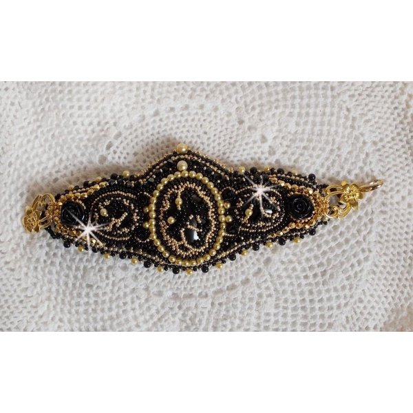 Pulseira Cleopatra bordada com ônix preto, cristais Swarovski e missangas de sementes