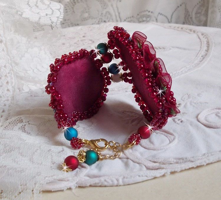 Pulseira de Outono encantadora bordada com cristais Swarovski, contas redondas de resina perolada, rendas e contas de sementes