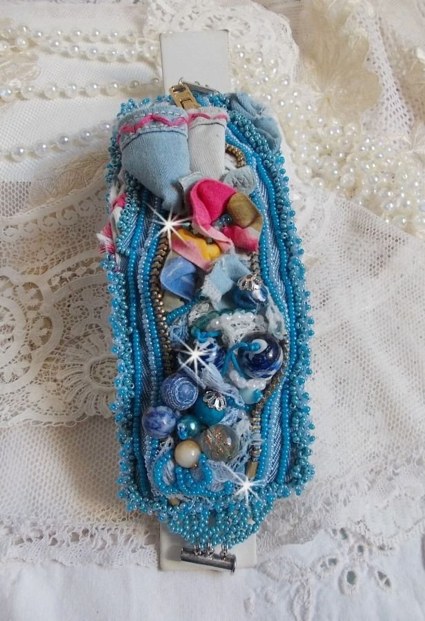 Pulseira Far West bordada com tecido de ganga, contas de pedra preciosa: Sodalite, Agatha, contas de cerâmica, contas de vidro da Boémia e contas de sementes