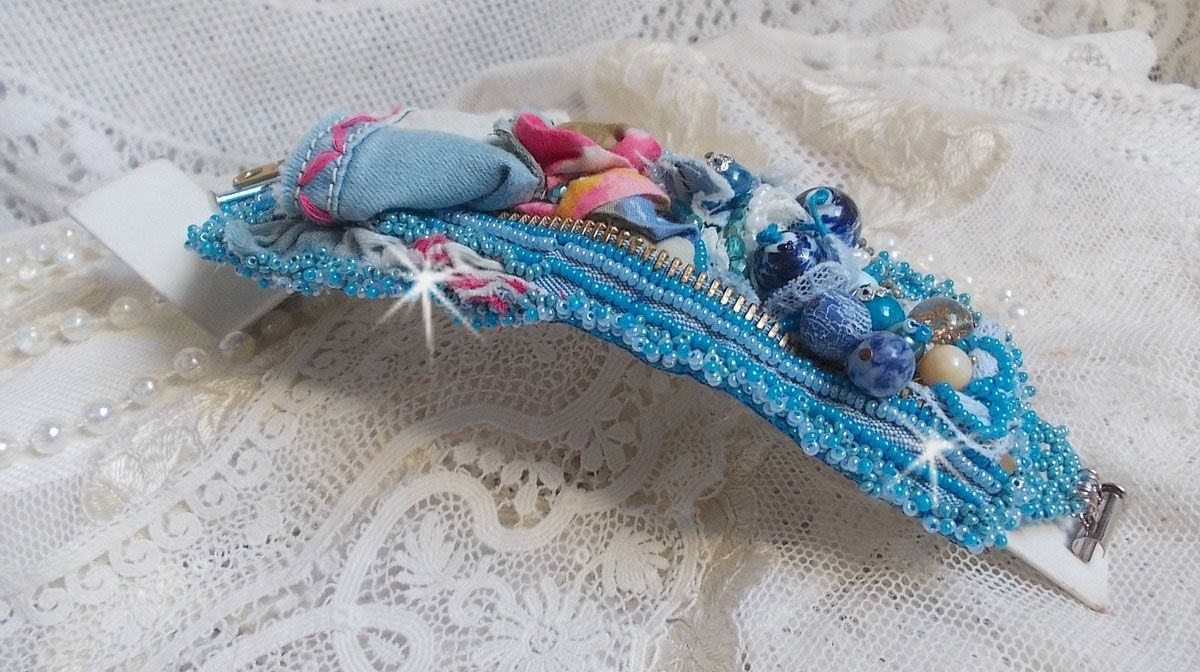 Pulseira Far West bordada com tecido de ganga, contas de pedra preciosa: Sodalite, Agatha, contas de cerâmica, contas de vidro da Boémia e contas de sementes