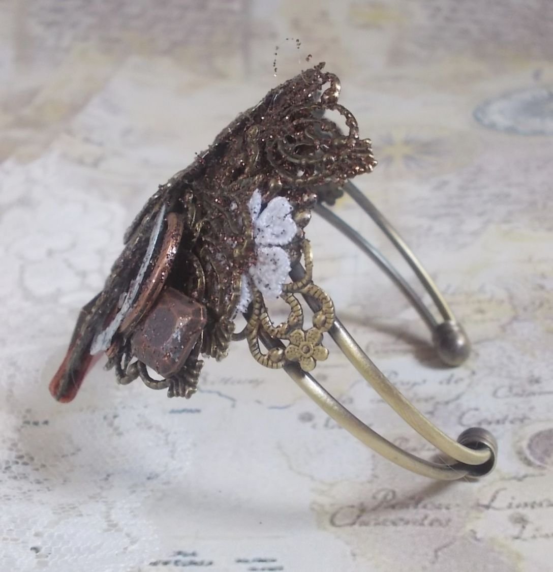Pulseira Navigating Shadow criada com couro de conhaque, flor de tecido, Bronze, Cobre, Acessórios pretos com encanto