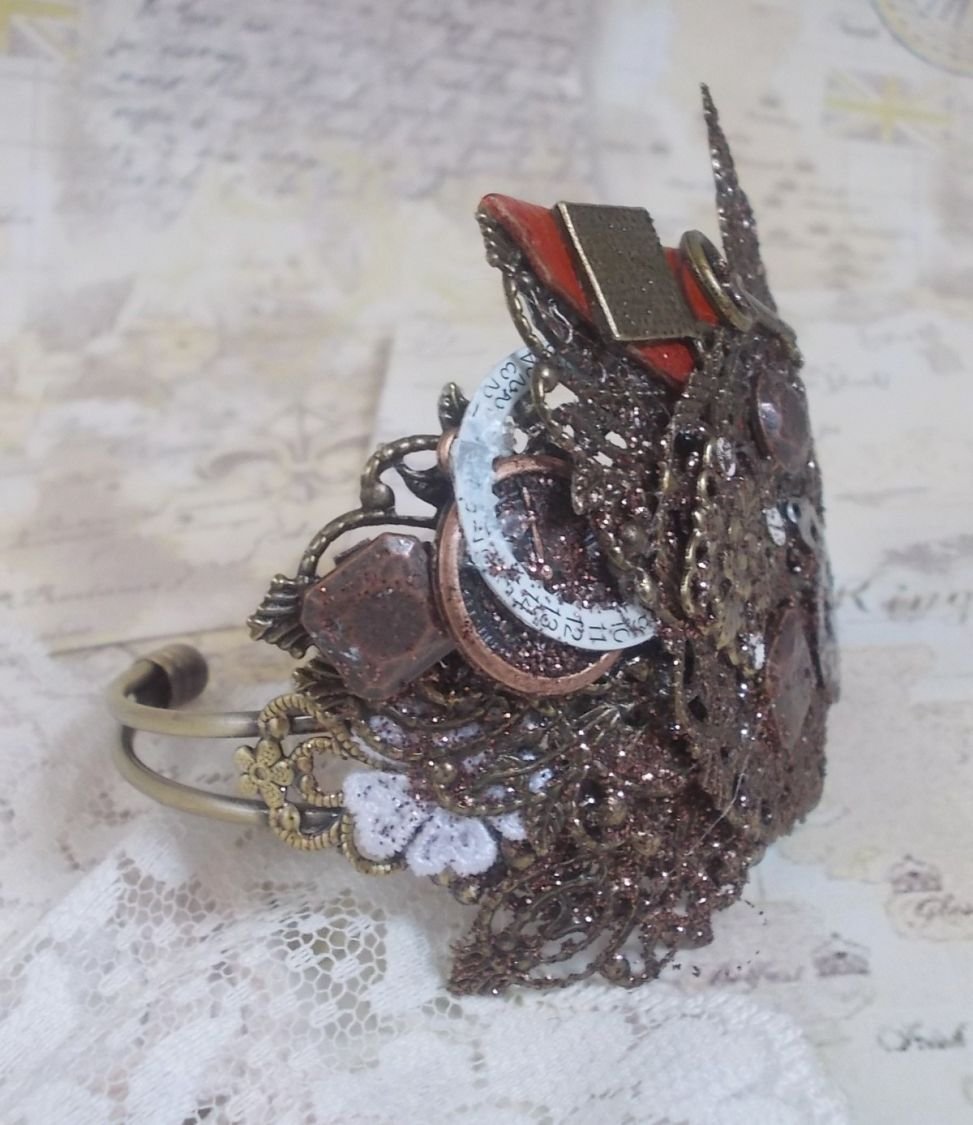 Pulseira Navigating Shadow criada com couro de conhaque, flor de tecido, Bronze, Cobre, Acessórios pretos com encanto