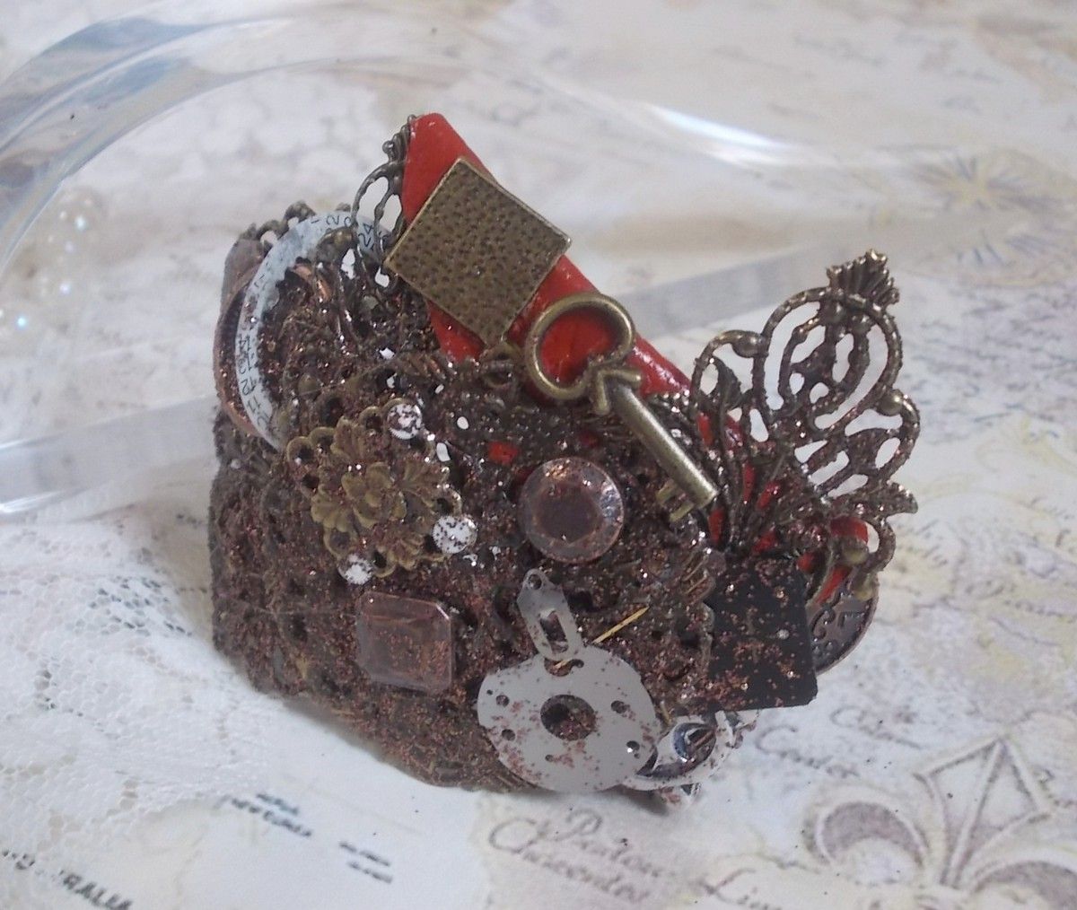 Pulseira Navigating Shadow criada com couro de conhaque, flor de tecido, Bronze, Cobre, Acessórios pretos com encanto