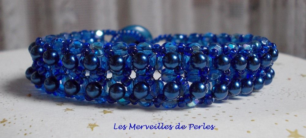 Pulseira Night Blue com contas e facetas de vidro pérola