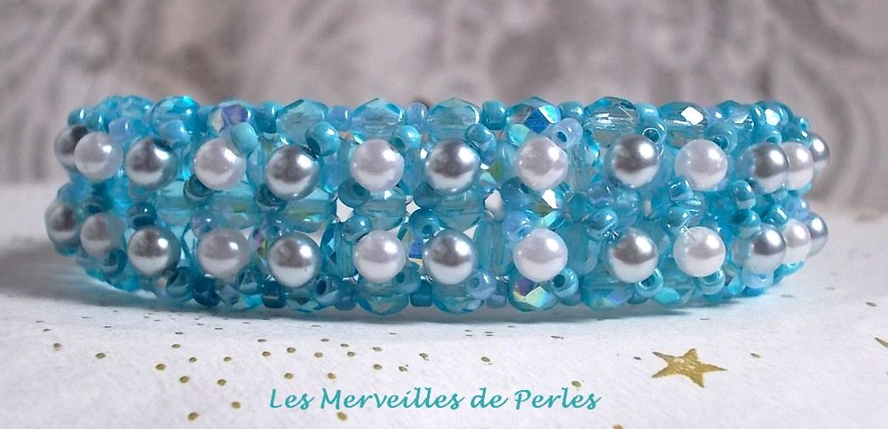 Pulseira de contas celestiais com facetas e contas de vidro perolado
