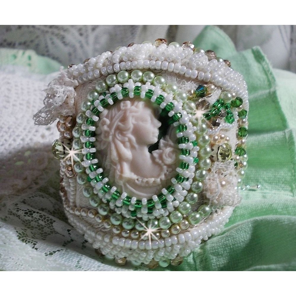 Pulseira de sedução com renda, cabochon de resina vitoriana, facetas e missangas de sementes