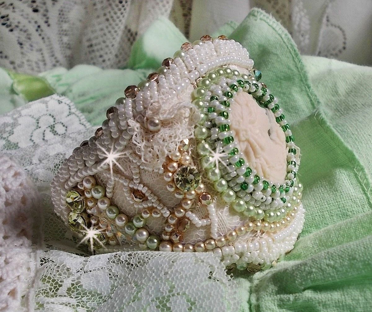 Pulseira de sedução com renda, cabochon de resina vitoriana, facetas e missangas de sementes