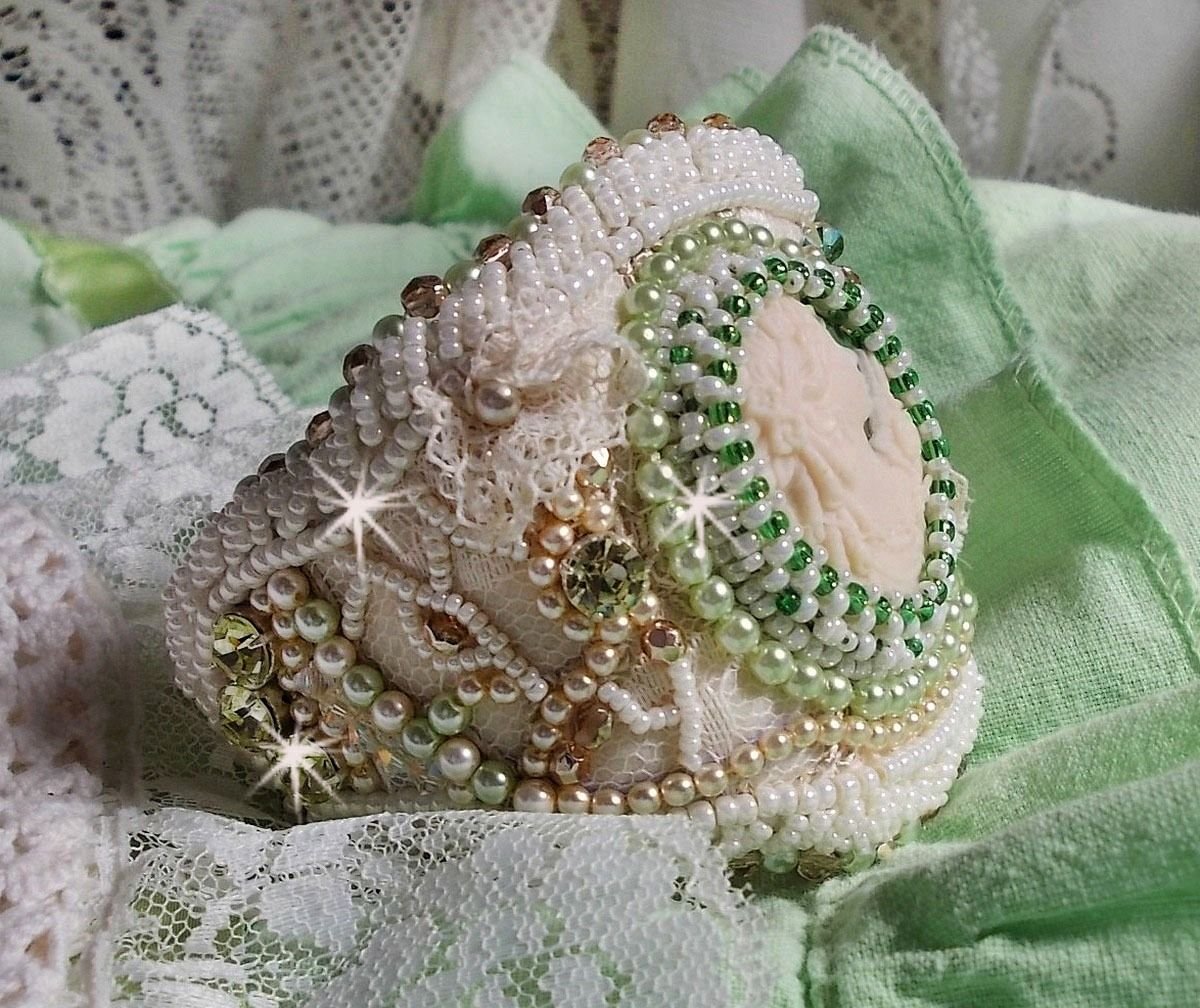Pulseira de sedução com renda, cabochon de resina vitoriana, facetas e missangas de sementes