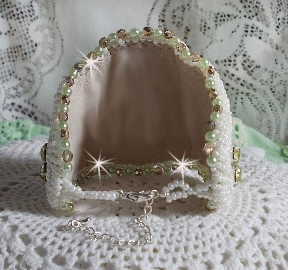 Pulseira de sedução com renda, cabochon de resina vitoriana, facetas e missangas de sementes