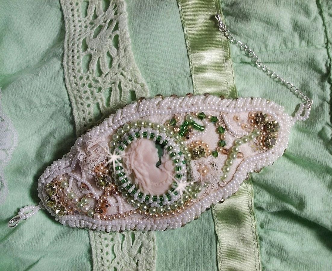 Pulseira de sedução com renda, cabochon de resina vitoriana, facetas e missangas de sementes