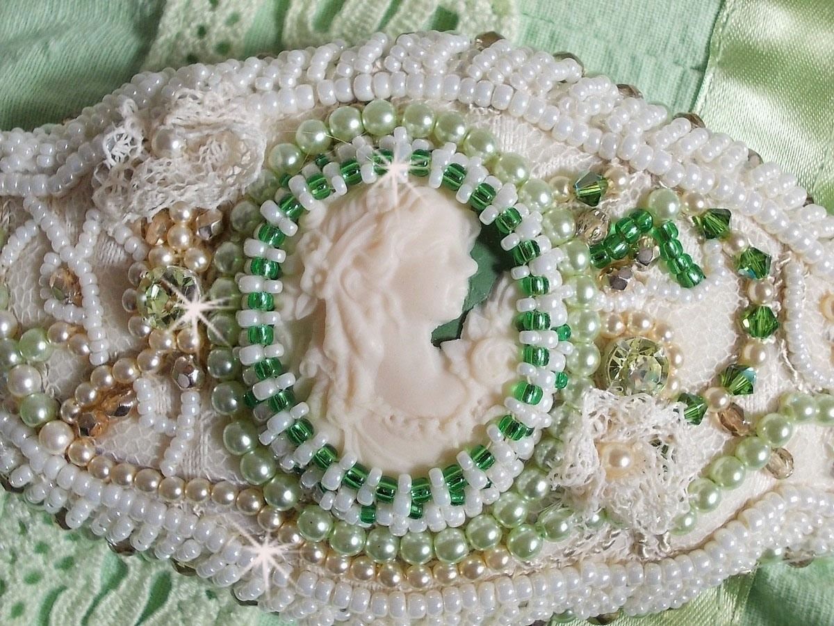 Pulseira de sedução com renda, cabochon de resina vitoriana, facetas e missangas de sementes