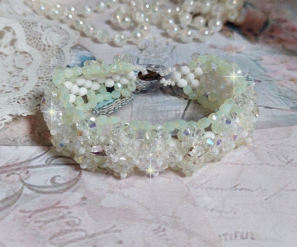 Pulseira de Vénus com giradores de cristal Swarovski e facetas de vidro boémio branco opaco