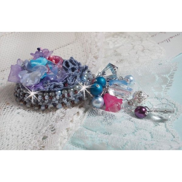 Mademoisellle Bluse Haute-couture broche bordado com cristais Swarovski, pérolas, flores Lucite e belas missangas de sementes