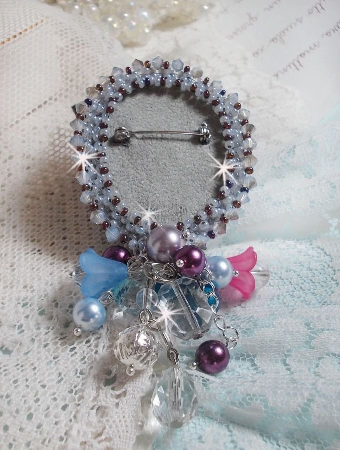 Mademoisellle Bluse Haute-couture broche bordado com cristais Swarovski, pérolas, flores Lucite e belas missangas de sementes