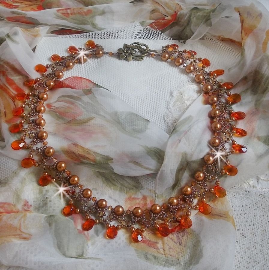 Colar de âmbar com pérolas de cristal Swarovski e gotas facetadas de vidro