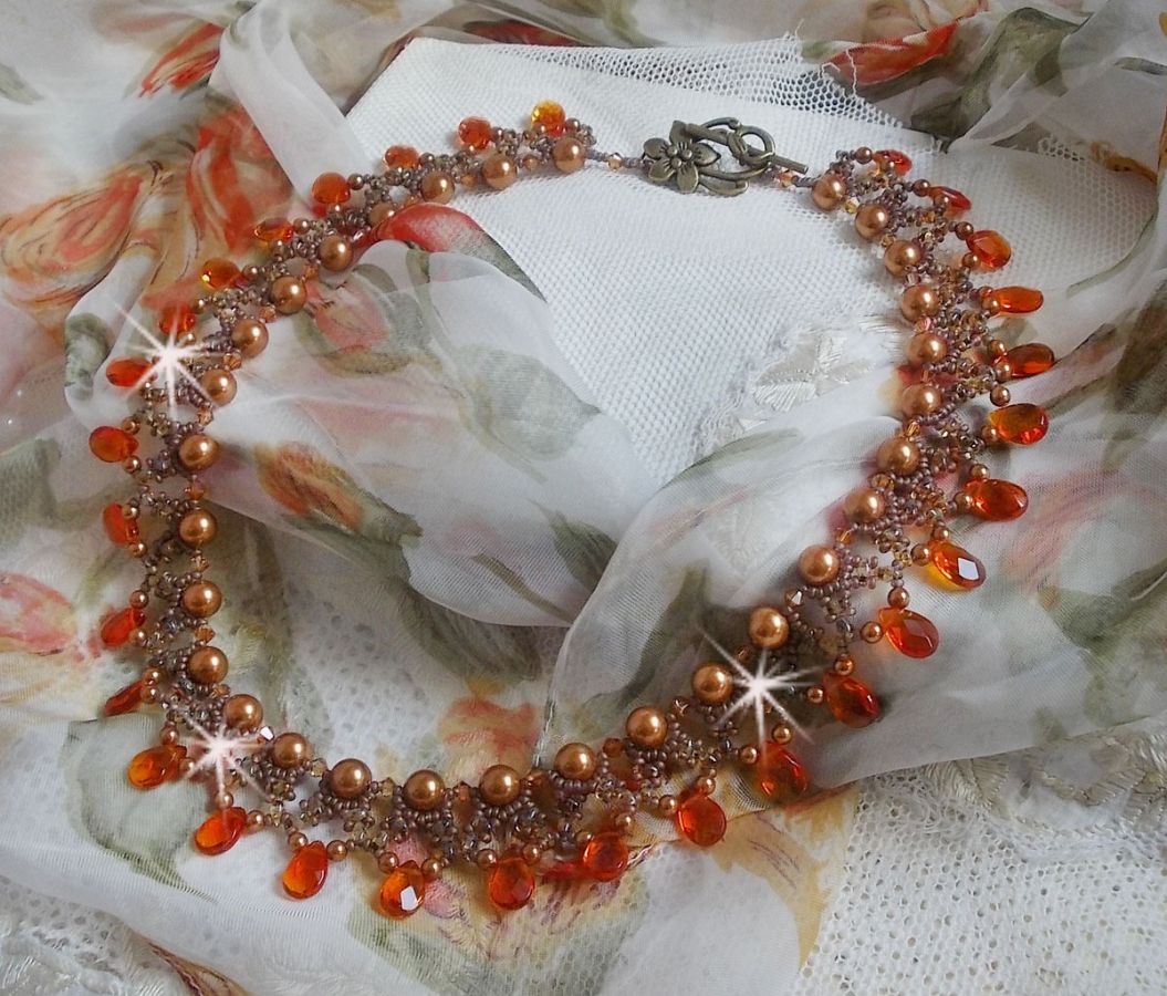 Colar de âmbar com pérolas de cristal Swarovski e gotas facetadas de vidro
