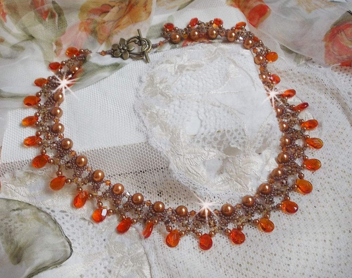 Colar de âmbar com pérolas de cristal Swarovski e gotas facetadas de vidro