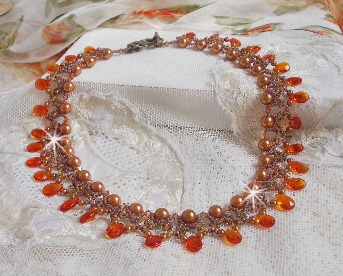 Colar de âmbar com pérolas de cristal Swarovski e gotas facetadas de vidro