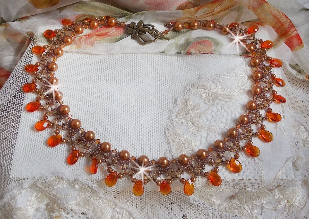 Colar de âmbar com pérolas de cristal Swarovski e gotas facetadas de vidro
