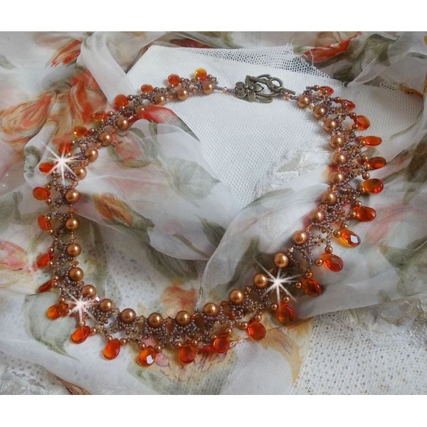 Colar de &acirc;mbar com p&eacute;rolas de cristal Swarovski e gotas facetadas de vidro