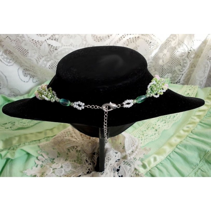 Anisse Haute-Couture colar de peitoral bordado com rendas antigas, cabochon de resina com retrato de mulher.
