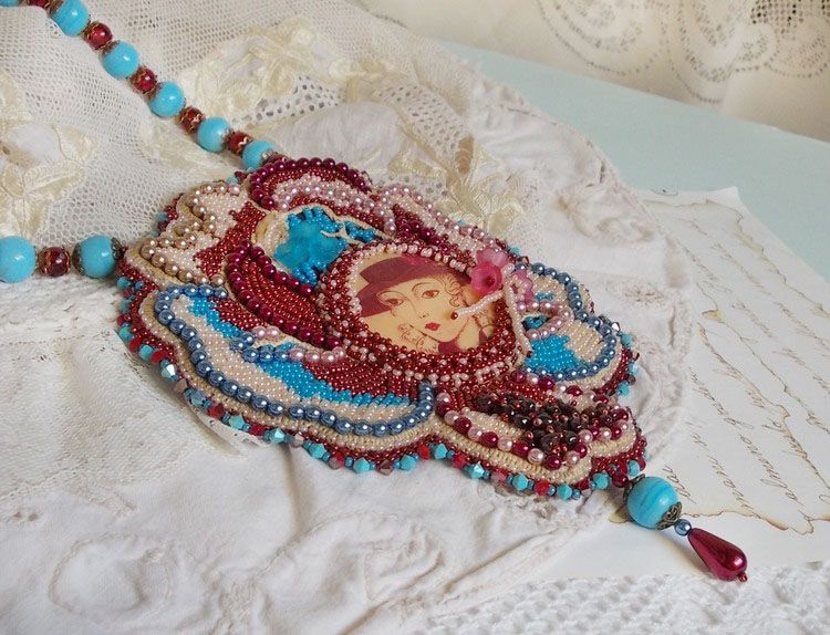 Colar Bel'Art com cabochon de resina dos anos 50, contas de sementes e pérolas de cristal Swarovski 