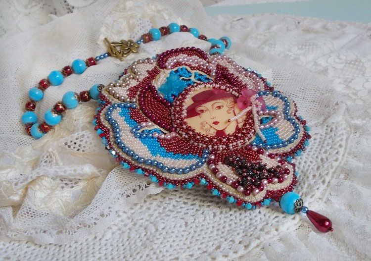 Colar Bel'Art com cabochon de resina dos anos 50, contas de sementes e pérolas de cristal Swarovski 