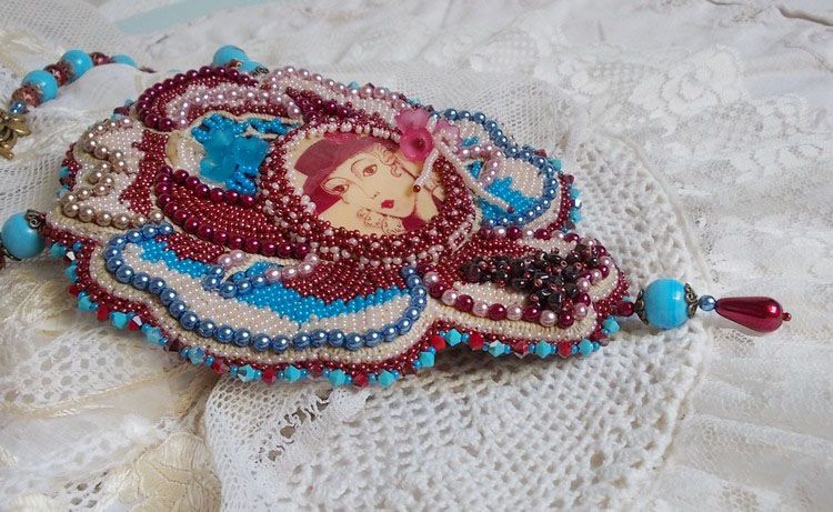 Colar Bel'Art com cabochon de resina dos anos 50, contas de sementes e pérolas de cristal Swarovski 