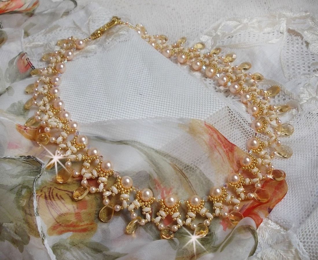 Colar Charmeuse Champagne com cristais Swarovski e gotas facetadas de vidro