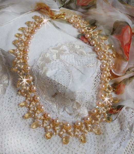 Colar Charmeuse Champagne com cristais Swarovski e gotas facetadas de vidro