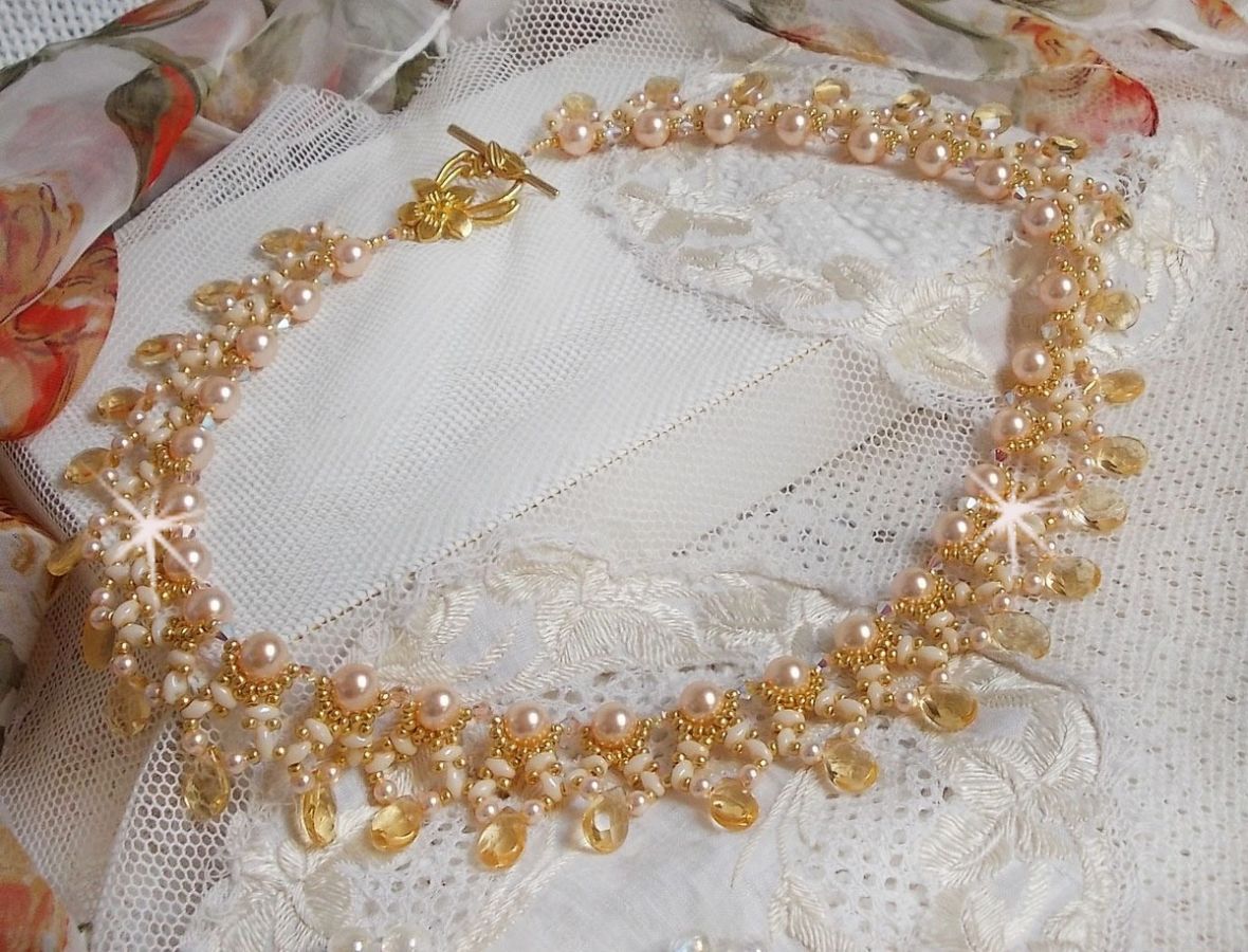 Colar Charmeuse Champagne com cristais Swarovski e gotas facetadas de vidro
