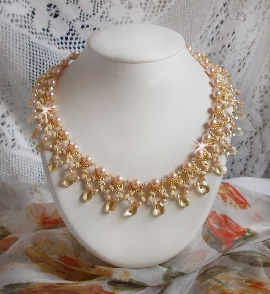 Colar Charmeuse Champagne com cristais Swarovski e gotas facetadas de vidro