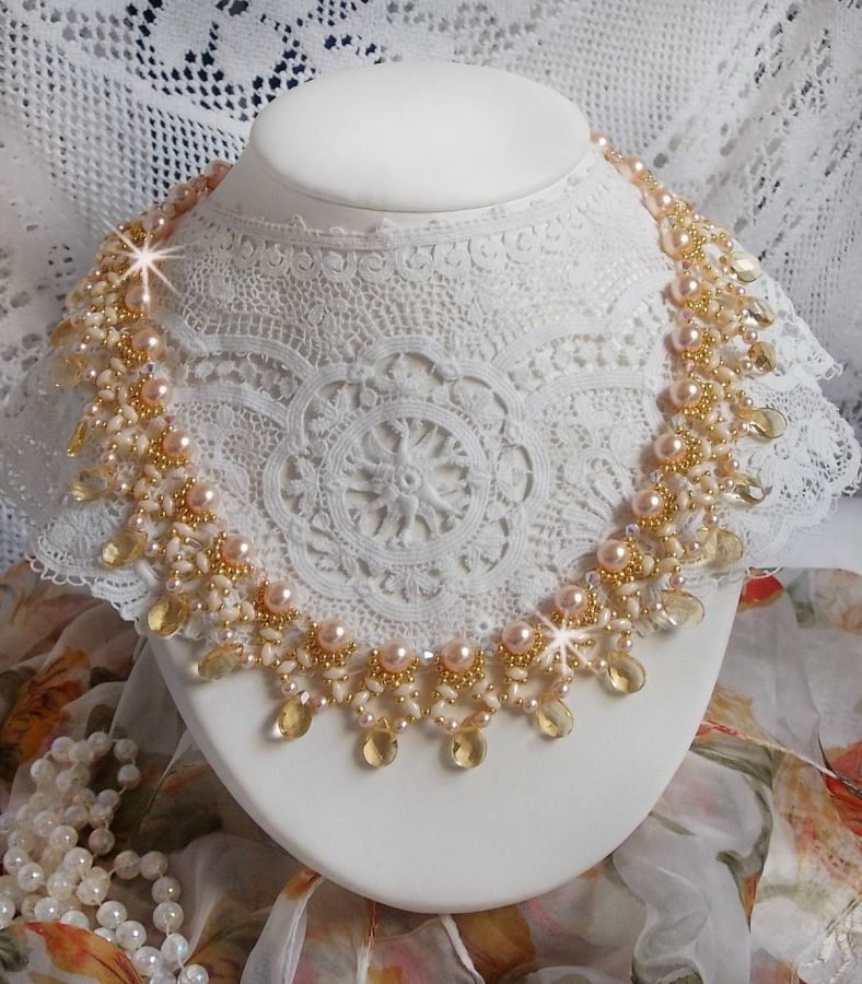 Colar Charmeuse Champagne com cristais Swarovski e gotas facetadas de vidro