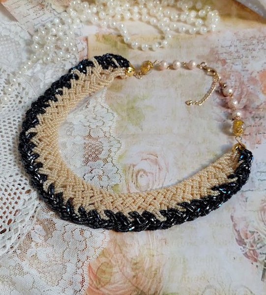 Collier C&eacute;lestine cr&eacute;&eacute; avec rocailles en verre, perles Murano, coquilles, fermoir et cha&icirc;nette en plaqu&eacute; or