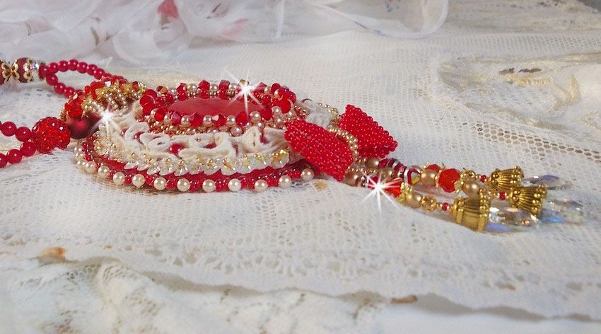 Nous Deux Haute-Couture pingente barroco bordado com pérolas semi-preciosas e cristal Swarovski 