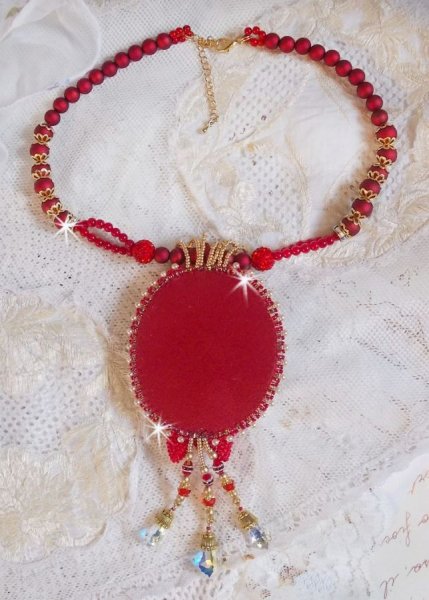 Nous Deux Haute-Couture pingente barroco bordado com p&eacute;rolas semi-preciosas e cristal Swarovski 