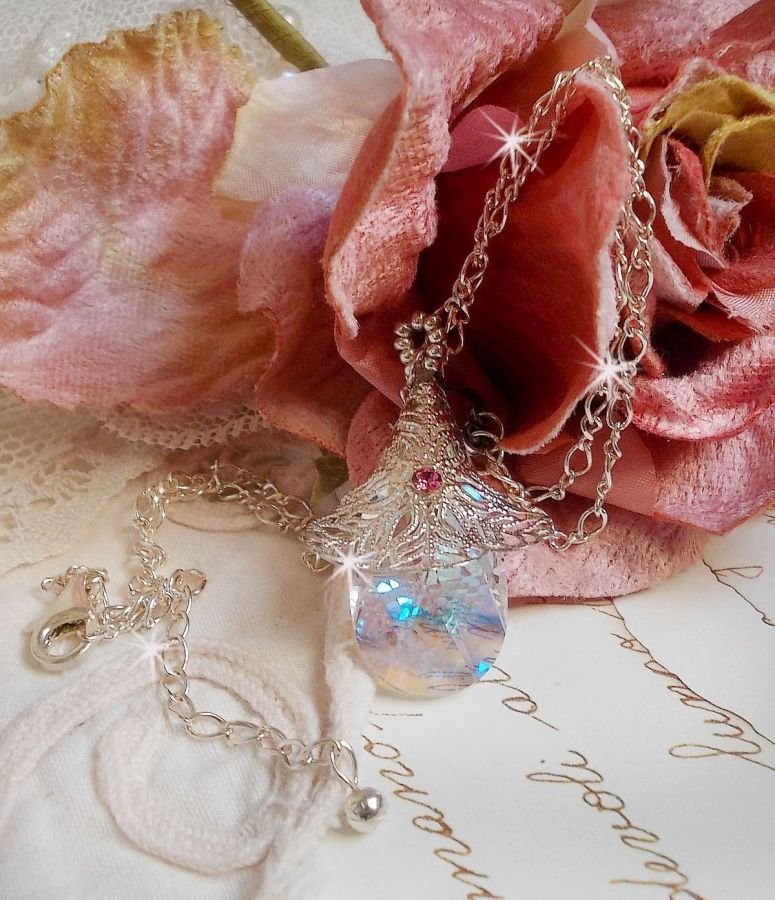 Colar de Flores de Prata com um belo pingente de cristal Swarovski, um encaixe em forma de coração de prata com corrente, anéis, fecho e corrente de extensão em Prata 925/1000