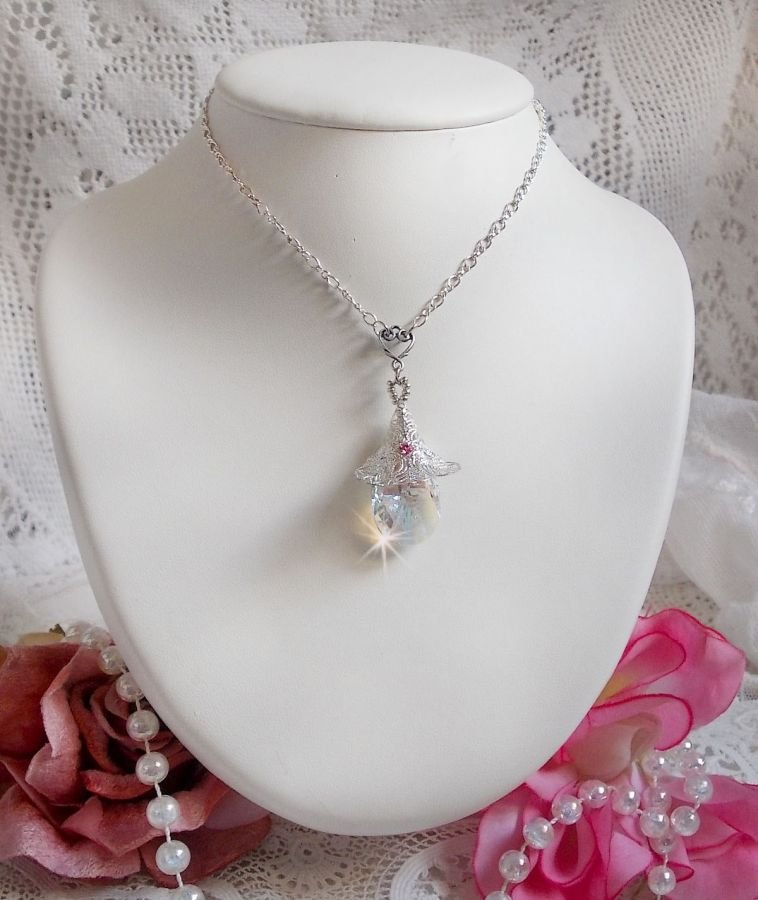 Colar de Flores de Prata com um belo pingente de cristal Swarovski, um encaixe em forma de coração de prata com corrente, anéis, fecho e corrente de extensão em Prata 925/1000