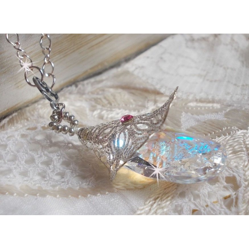 Colar de Flores de Prata com um belo pingente de cristal Swarovski, um encaixe em forma de coração de prata com corrente, anéis, fecho e corrente de extensão em Prata 925/1000