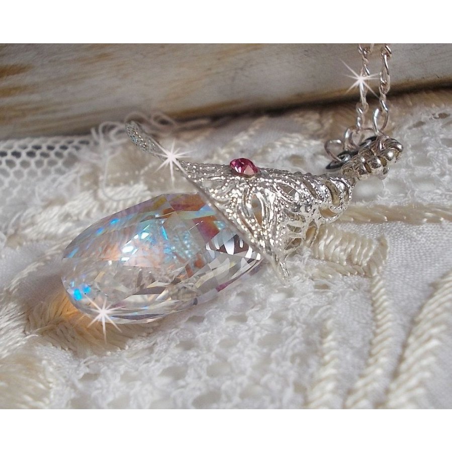Colar de Flores de Prata com um belo pingente de cristal Swarovski, um encaixe em forma de coração de prata com corrente, anéis, fecho e corrente de extensão em Prata 925/1000