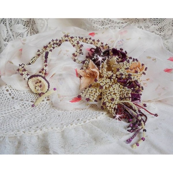 Colar Les Floralies montado com pedras preciosas : Sugilite e Miyuki Delicas contas de diferentes cores 